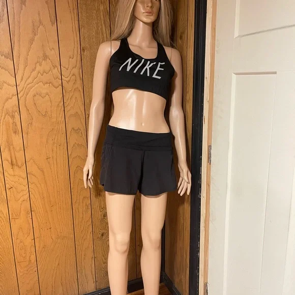 Lululemon" Run Times Short Black-Size (6) - Picture 15 of 16